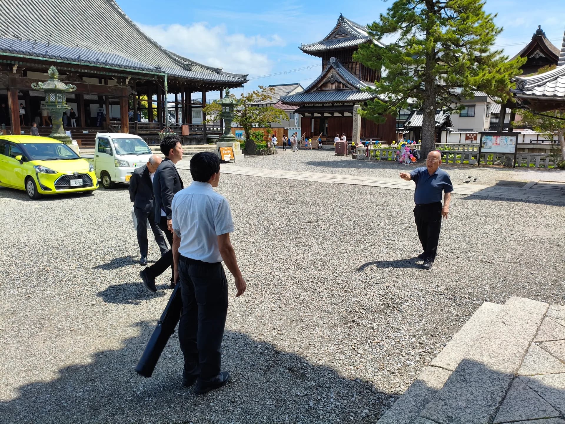長浜駅付近のお店「長浜別院 大通寺」を紹介する記事「長浜別院 大通寺への行き方——駅・IC・駐車場メモ」の写真