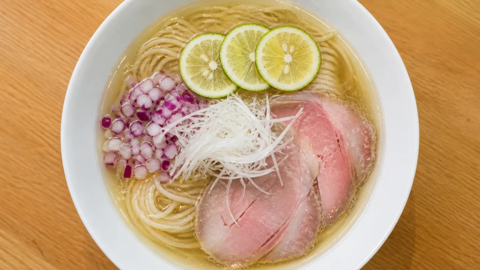 国道8号線付近のお店「だし奉行」を紹介する記事「だし奉行の平日限定「Sio和だしの冷やしRA-MEN」——1,100円・数量限定の注意点」の写真
