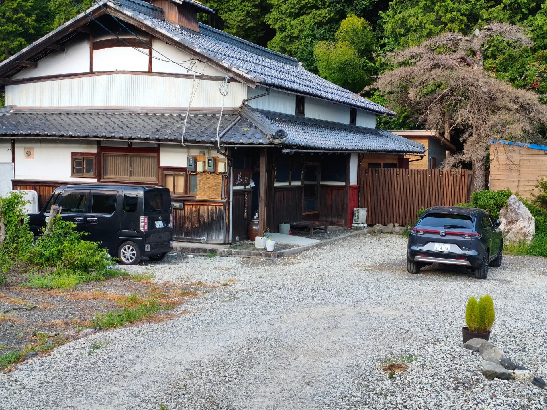 旧浅井町にあるカフェ・喫茶のお店「古民家cafe まつぼっくり」の外観