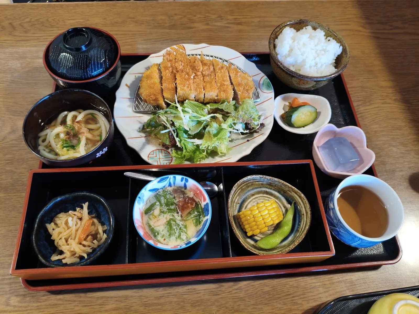 旧浅井町にある郷土料理・ご当地のお店「お食事処 八兆」の雰囲気（8/10）