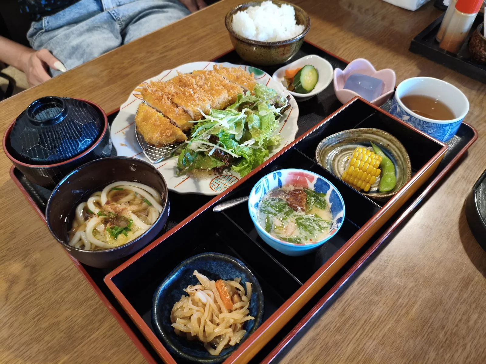 旧浅井町にある郷土料理・ご当地のお店「お食事処 八兆」の雰囲気（9/10）