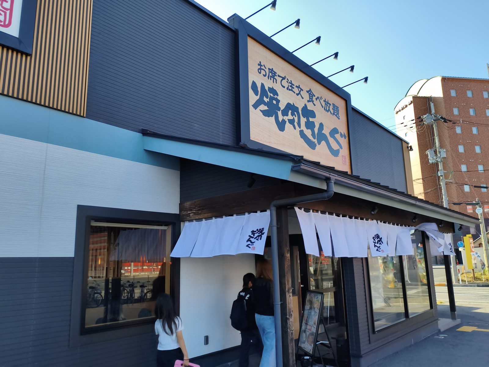国道8号線付近にある焼肉のお店「焼肉きんぐ 長浜店」の店内・設備（4/10）