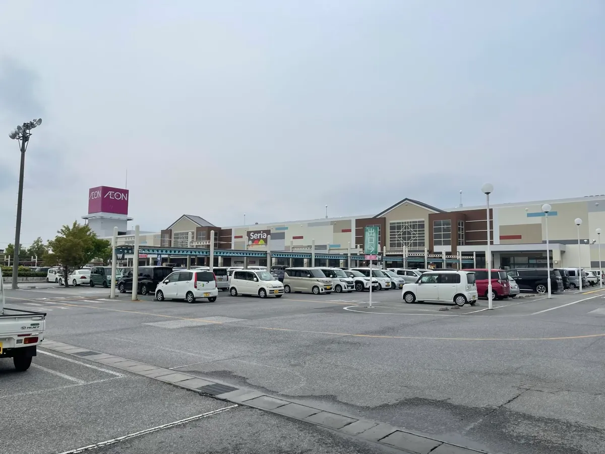 長浜IC付近のお店「イオン長浜店」を紹介する記事「長浜ICすぐ「イオン長浜店」——営業時間・駐車場・売場がわかる完全ガイド」の写真