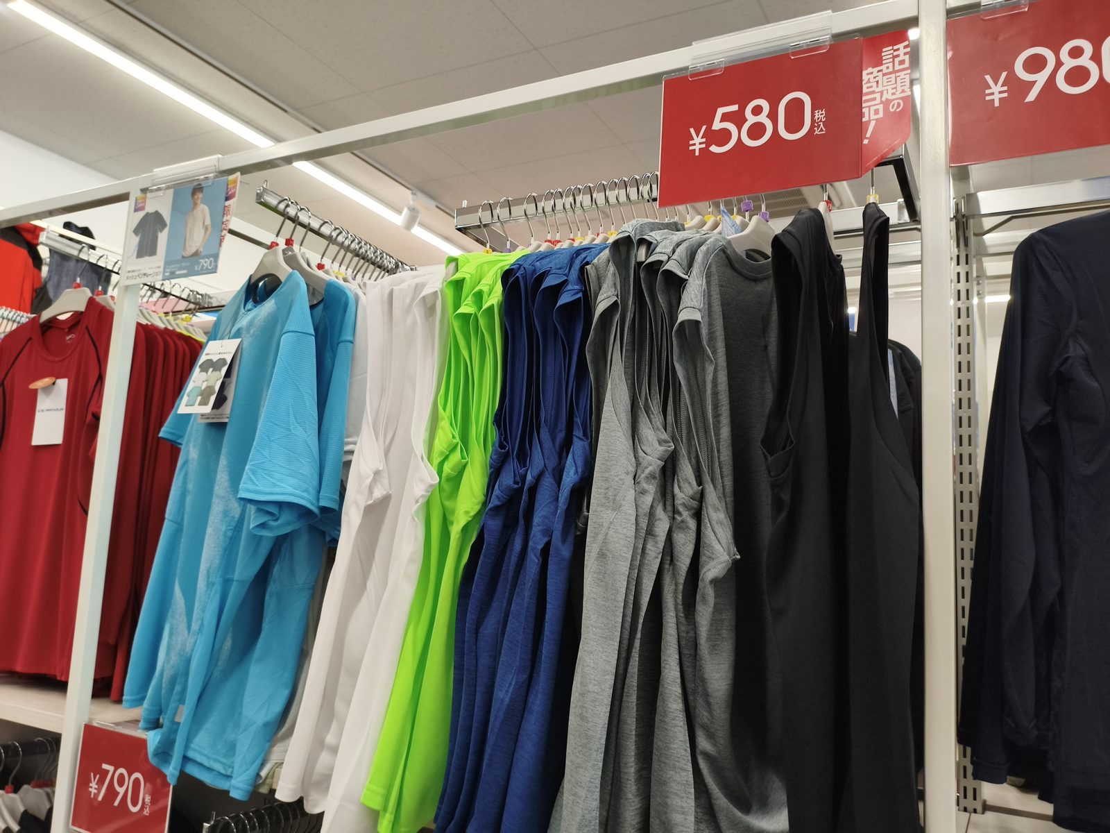 長浜IC付近にある衣類・ファッションのお店「Workman Colors イオン長浜店」の店内・設備（4/5）