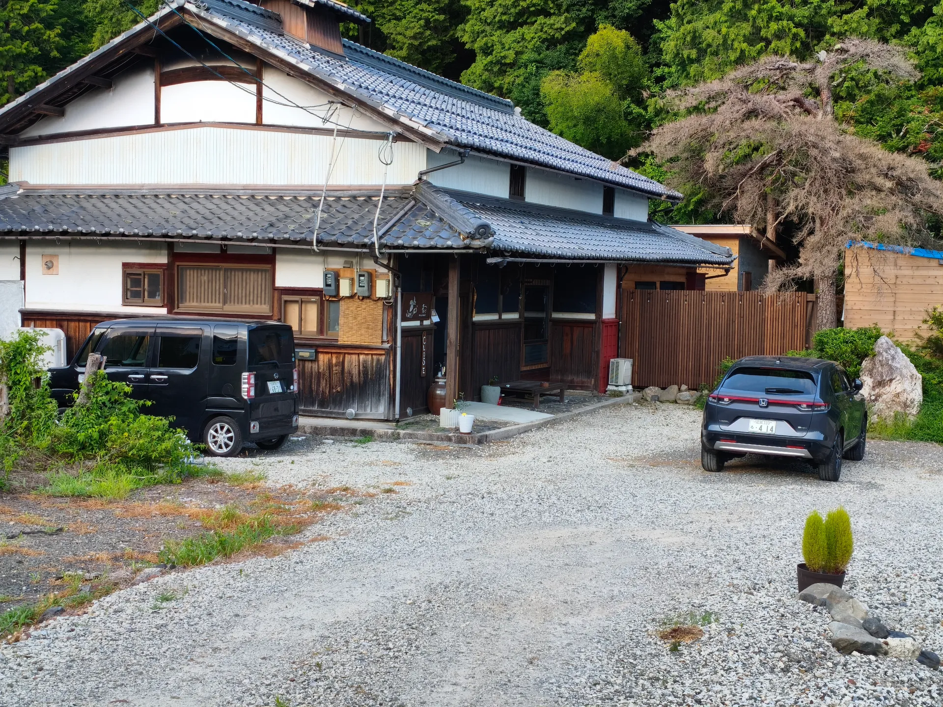 旧浅井町にあるカフェ・喫茶のお店「古民家cafe まつぼっくり」の外観