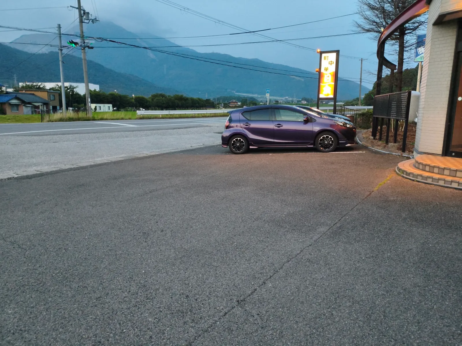 その他のお店「日食」を紹介する記事「米原・日食へのアクセス——井之口の駐車場と夜飲みの使い方」の写真