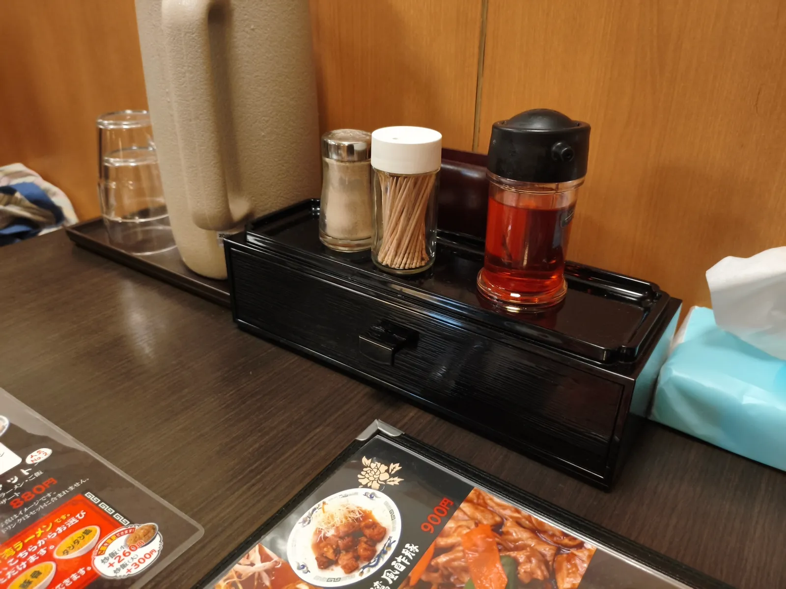 店内テーブル