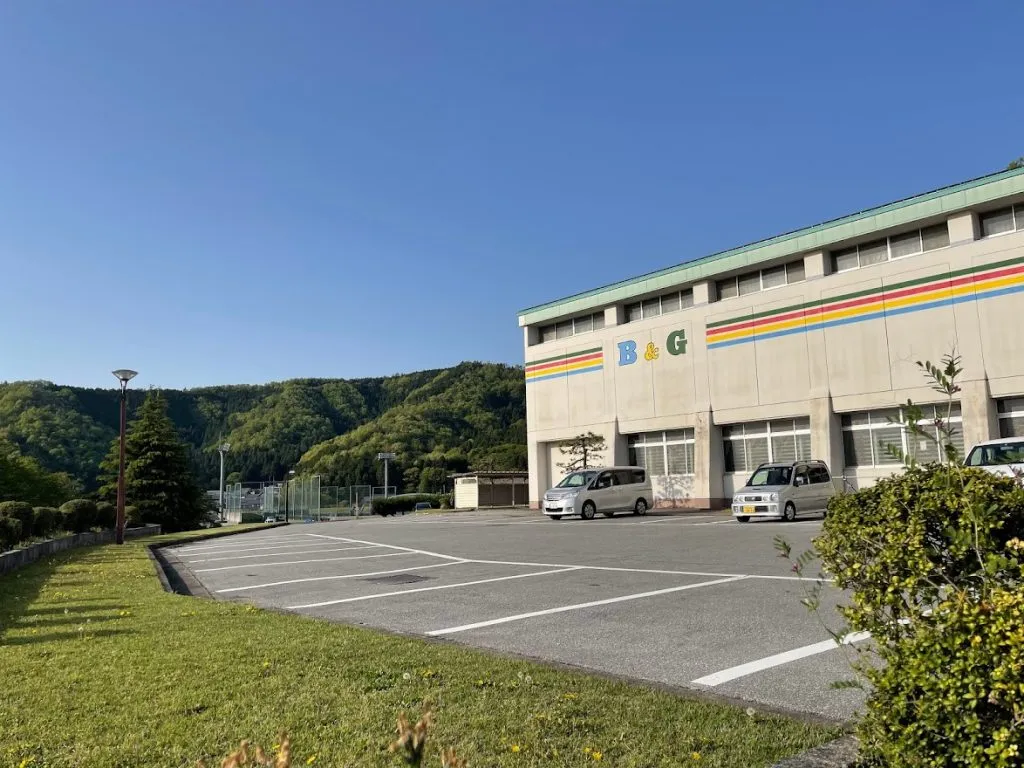 体育館やプールに近い駐車場