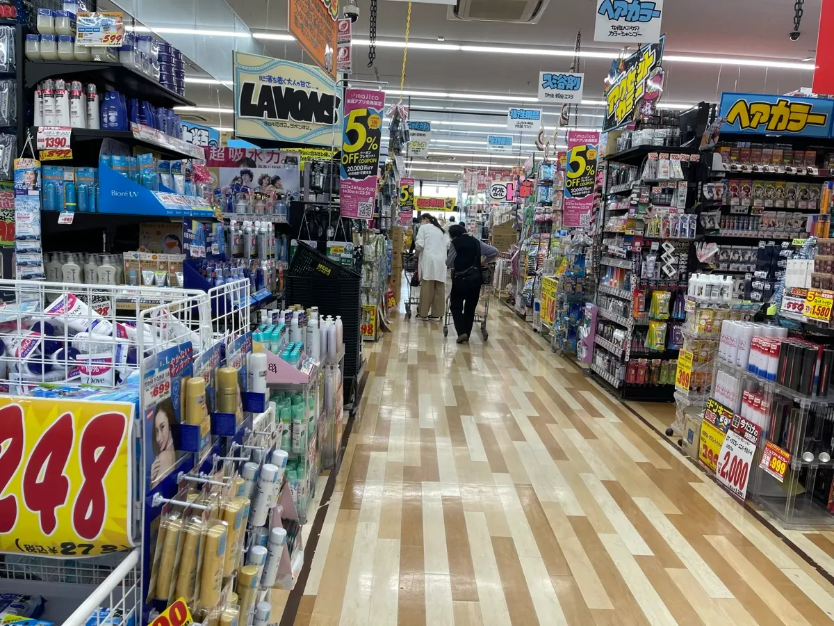 国道8号線付近にある衣類・ファッションのお店「MEGAドン・キホーテ 長浜店」の店内・設備（4/10）