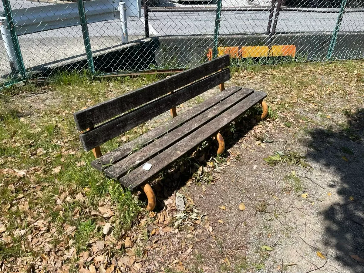 ベンチ