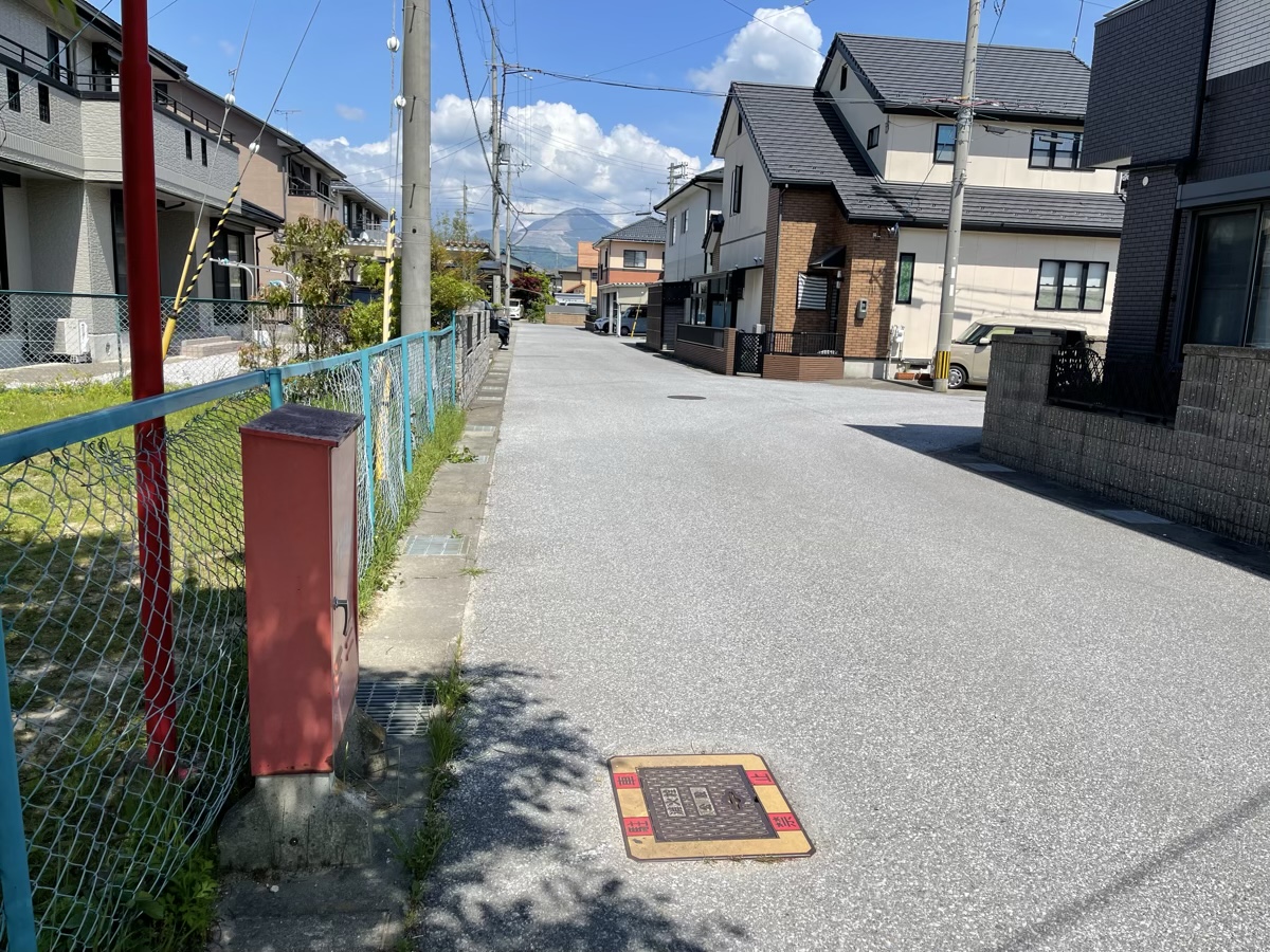公園横の道路