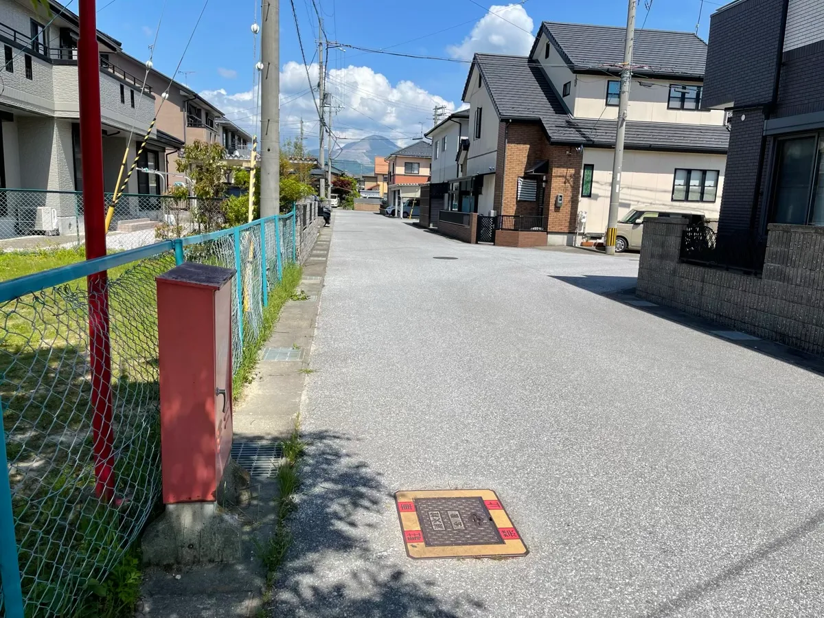 公園横の道路