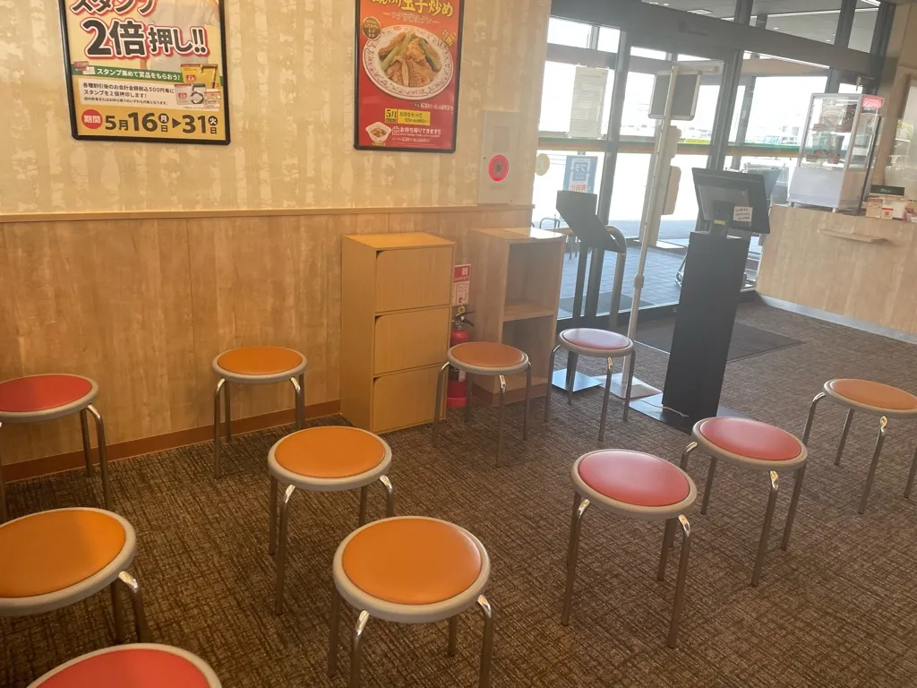 国道8号線付近にある中華のお店「餃子の王将 長浜店」の店内・設備（4/10）