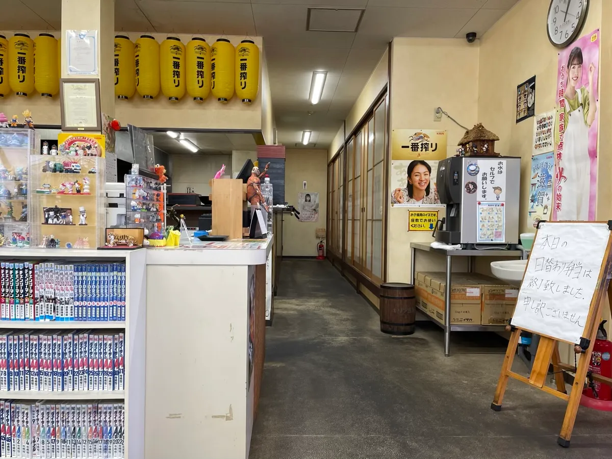 奥に和室有り