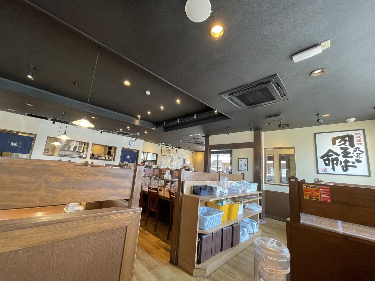 店内テーブル席