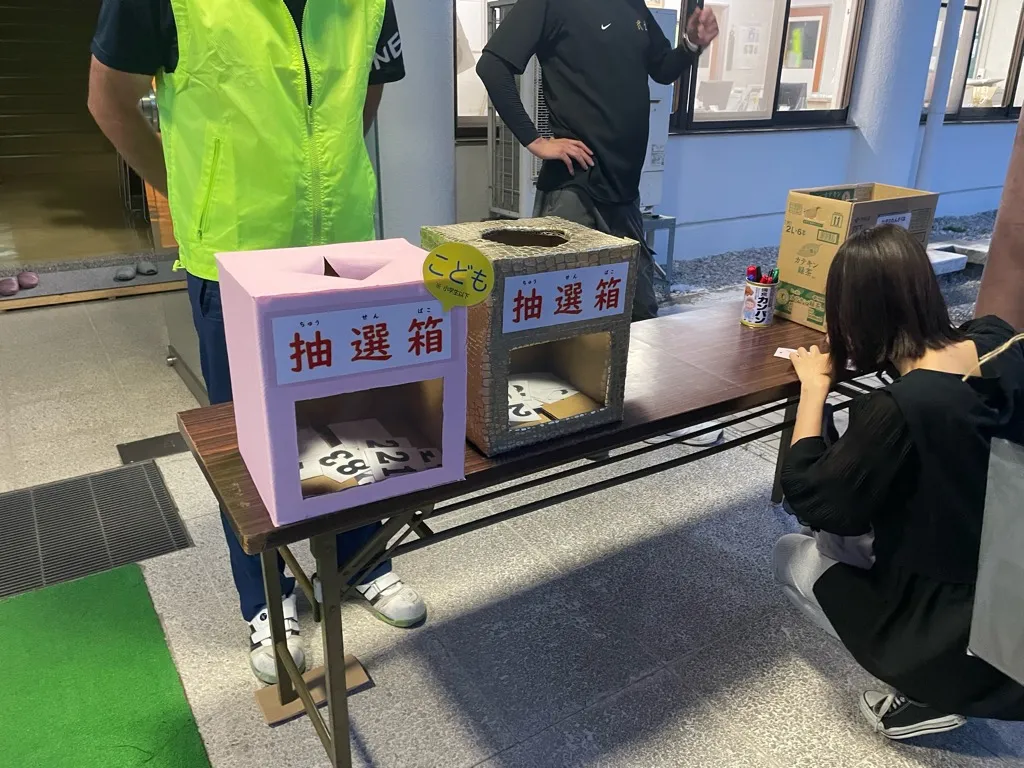 抽選会の抽選箱