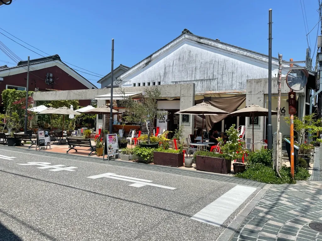 長浜駅前のお店「96CAFE」を紹介する記事「黒壁のガラス×花×パンケーキ——「96CAFE(クロカフェ)」ガイド」の写真