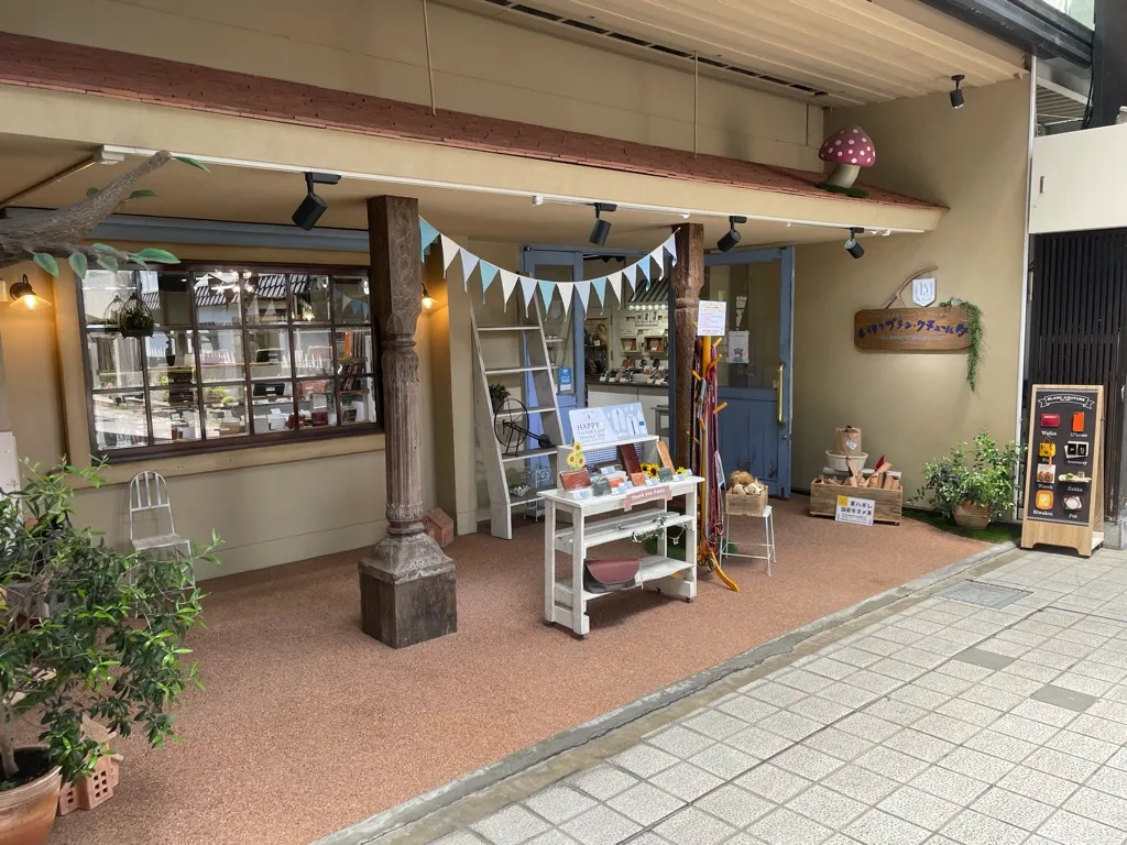 長浜駅前のお店「手作りブラン・クチュール村」を紹介する記事「手作りブラン・クチュール村——革小物・手帳カバー・ギフトの選び方ガイド」の写真