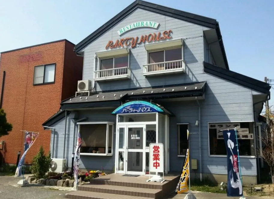 旧浅井町のお店「パーティーハウス」を紹介する記事「近江ちゃんめんと宴会——パーティーハウスの使い分けメモ」の写真