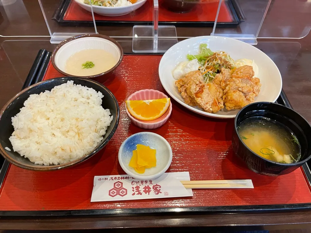 旧浅井町のお店「道の駅 浅井三姉妹の郷」を紹介する記事「直売と自然薯ランチ——浅井三姉妹の郷の使い方ヒント」の写真