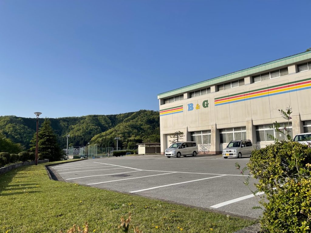 体育館やプールに近い駐車場