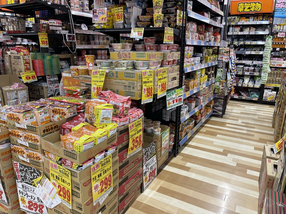 インスタントラーメン売り場
